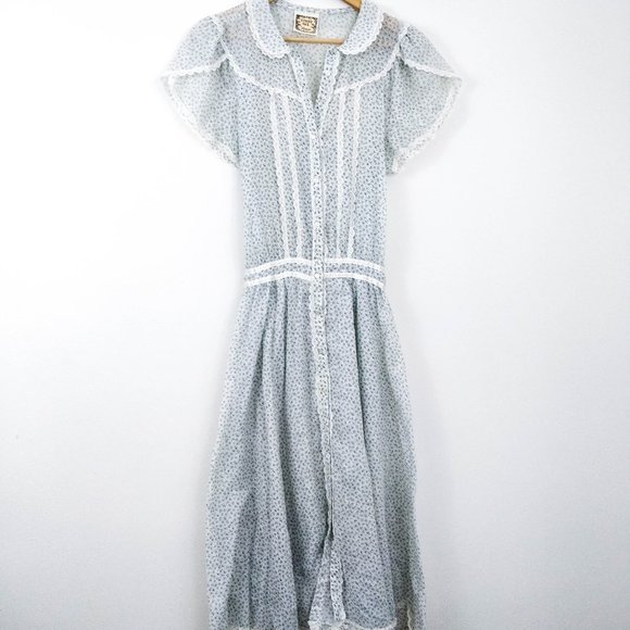 Gunne Sax Dresses & Skirts - Gunne Sax Blue Floral Flutter Sleeve Button Dress
